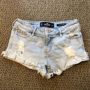 Hollister - Low Rise Short Short